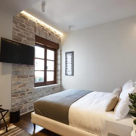 Stitch&stone * Gjirokastër