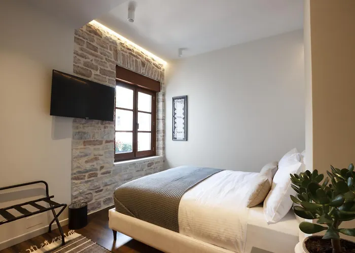 Stitch&stone * Gjirokastra